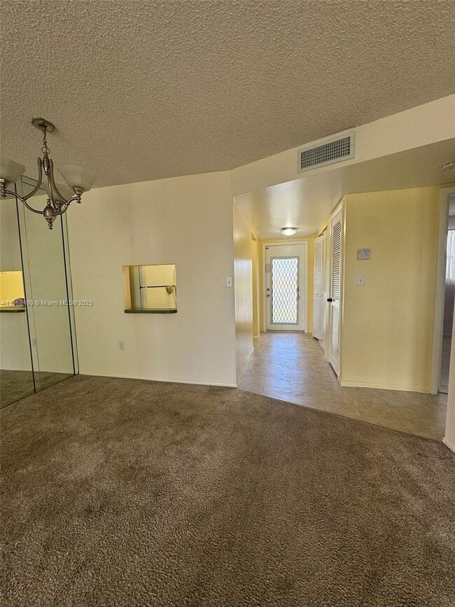 Foto del edificio - 8450 Sunrise Lakes Blvd