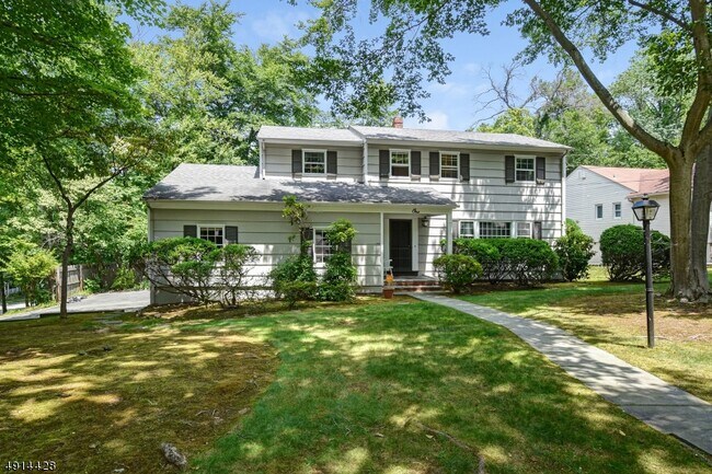 Building Photo - 1 Side Hill Ct