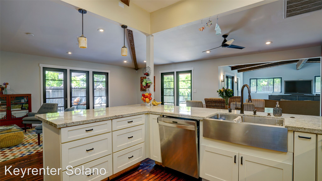 Building Photo - 4 br, 3.5 bath House - 625 Elwood Drive