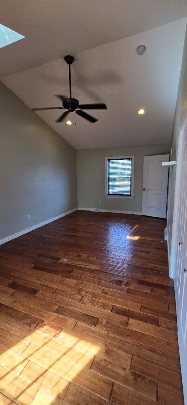 Foto del edificio - 871 Liberty Street Ext