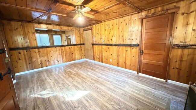 Foto del edificio - 54365 Pine Crest Ave
