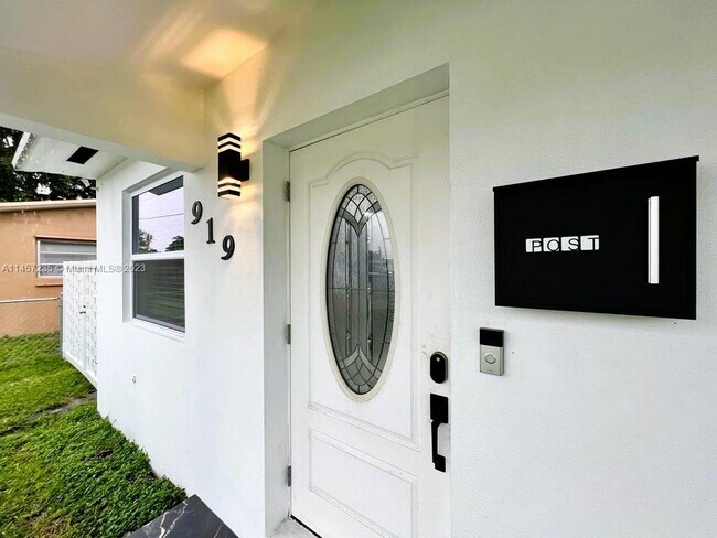 Foto del edificio - 919 NW 103rd St