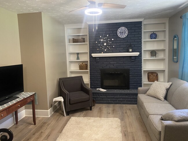 Living room - 481 E Sharon Rd