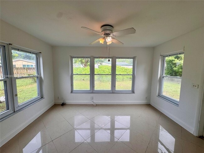 Foto del edificio - 4720 SW 25th Terrace