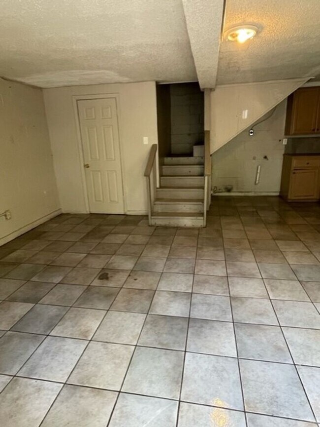 Building Photo - 2 Bed 2 Bath