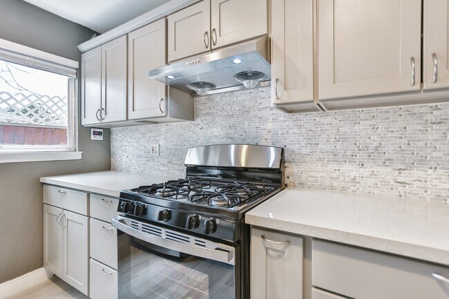 Foto del edificio - 1355 Jefferson St