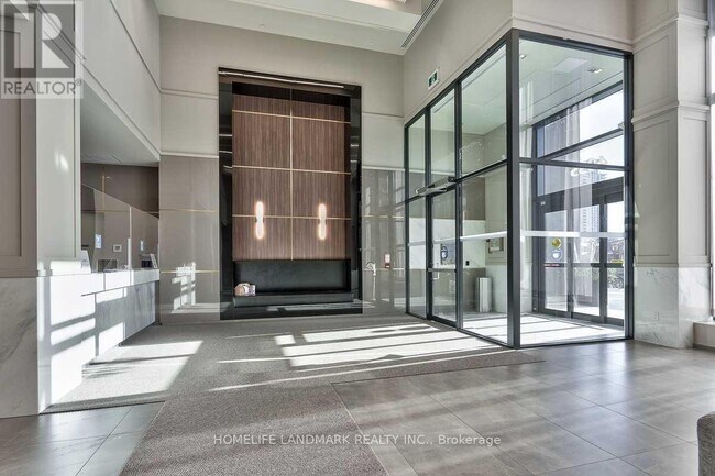 Photo du bâtiment - 4055-4055 Parkside Village Dr