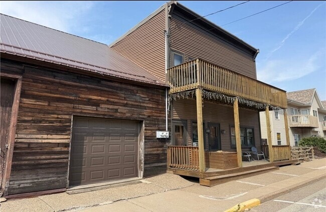 Building Photo - 304 S Main St