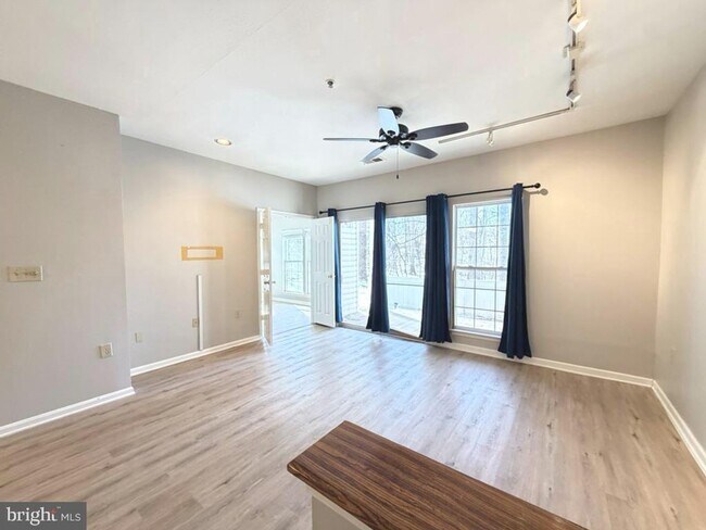 Foto del edificio - Beautiful 2bd 1bth private patio-level condo in New Town with a peaceful wooded view!