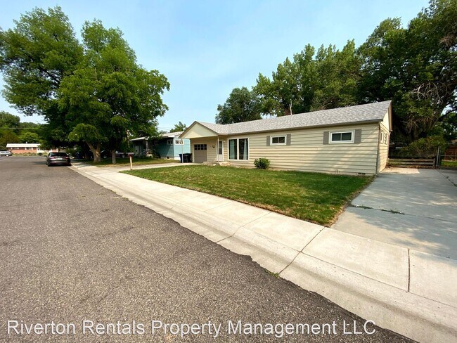 Foto del edificio - 3 br, 1 bath House - 216 Deer Ave.