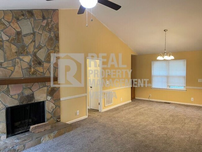 Foto del edificio - Spacious Four Bedroom in Lake Wildwood