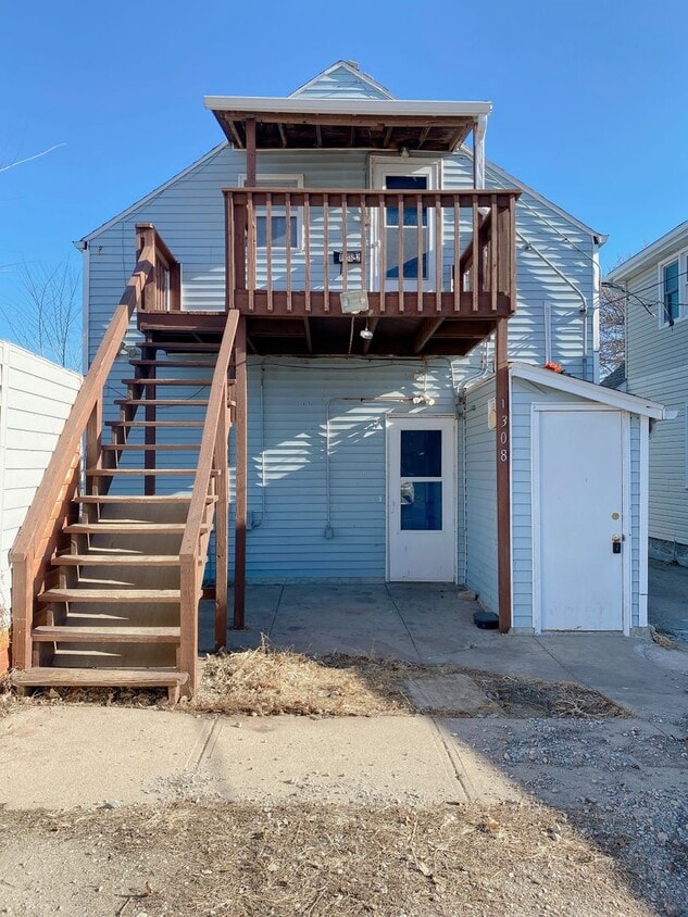 Primary Photo - 1308 Garfield St