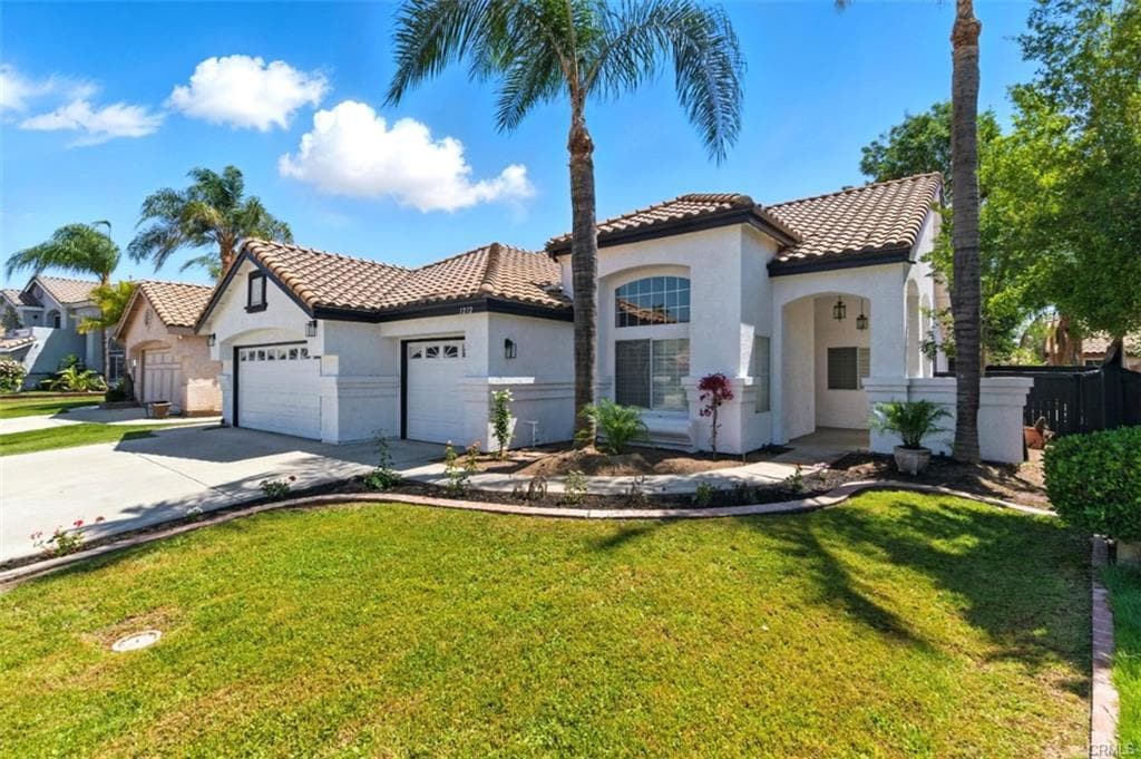 Primary Photo - 1272 Avenida Roundelay