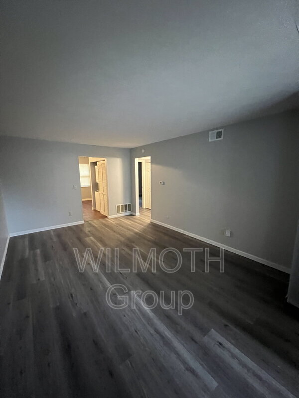 Foto del edificio - 1325 Millerwood Dr