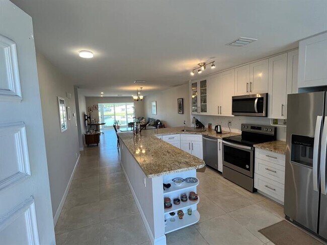 Foto del edificio - 8777 Warwick Dr