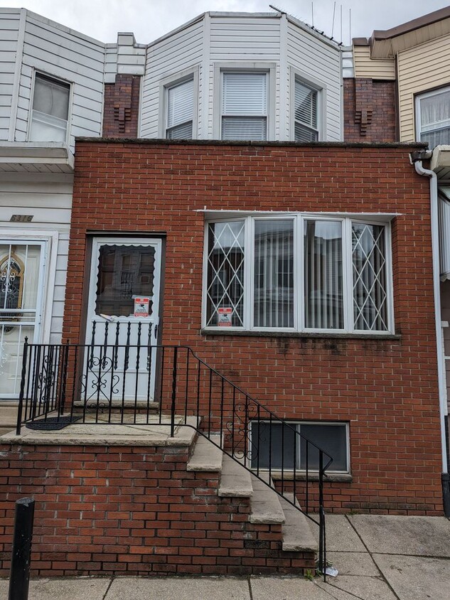 Foto principal - Large Home - Southwest Philadelphia