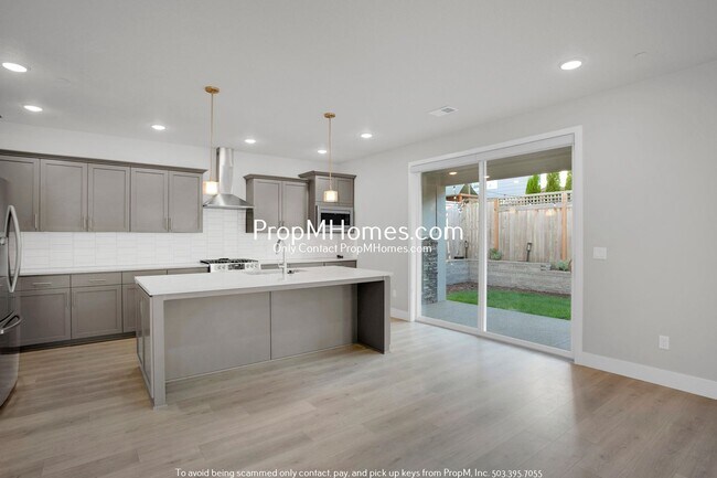 Foto del edificio - Modern Luxury in Cooper Mountain – 4BR, Bo...