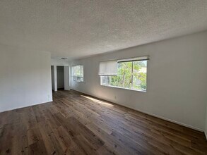 Building Photo - 2027 Ridgeley Dr