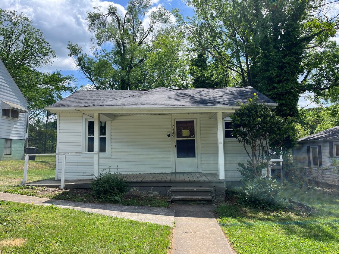 Primary Photo - Cute One Level House With Back Deck