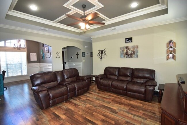 Foto del edificio - Stylish 3BD/2BA Home with Spacious Yard ne...
