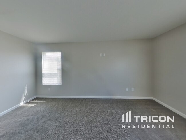 Foto del edificio - 8025 Amadeus Dr