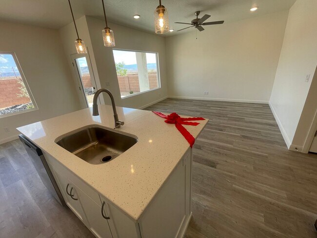 Building Photo - FOUR BEDROOM!!! White Trails Home!!!