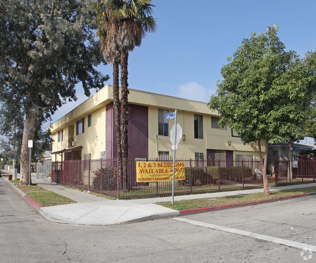 Building Photo - 6223 S Victoria Ave