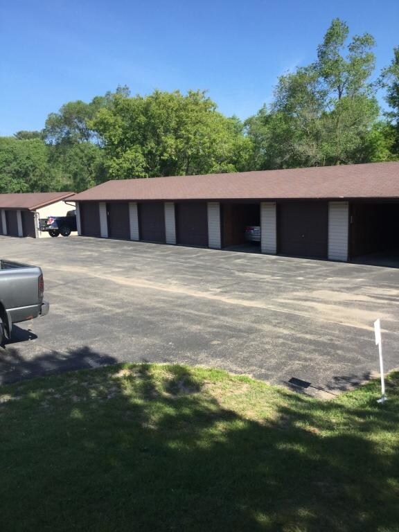garage - 689 Evans St