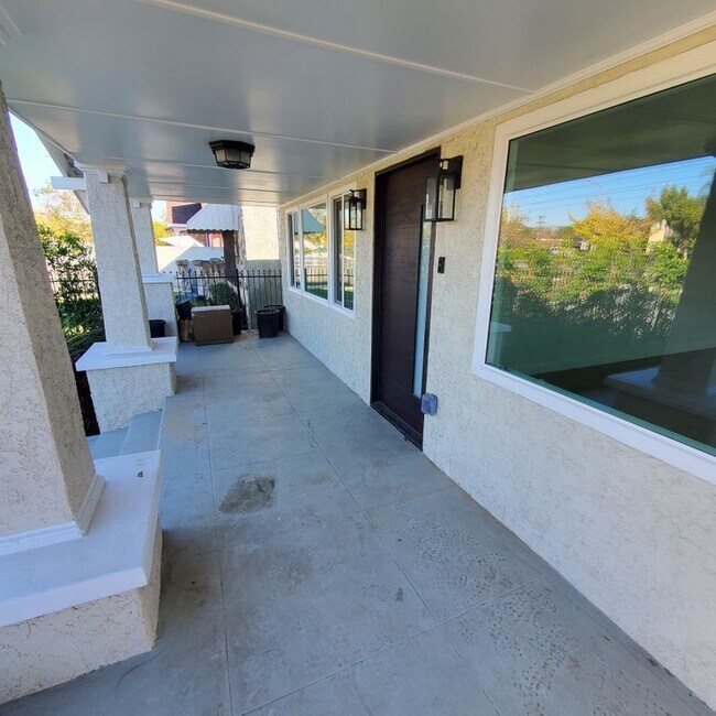 Foto del edificio - 1742 Exposition Blvd