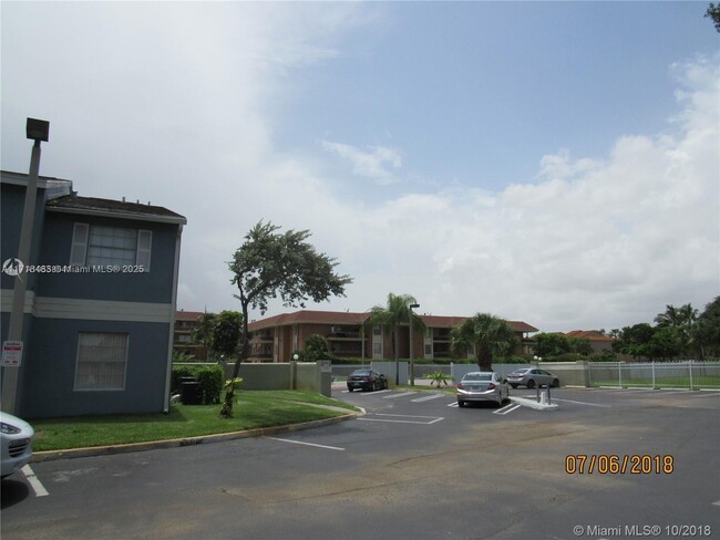 Foto del edificio - 17580 NW 67th Pl