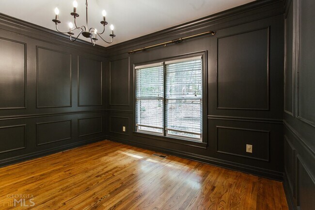 Building Photo - 1041 Winthrop Pl