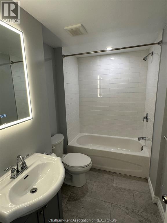 Photo du bâtiment - 222 St Clair St