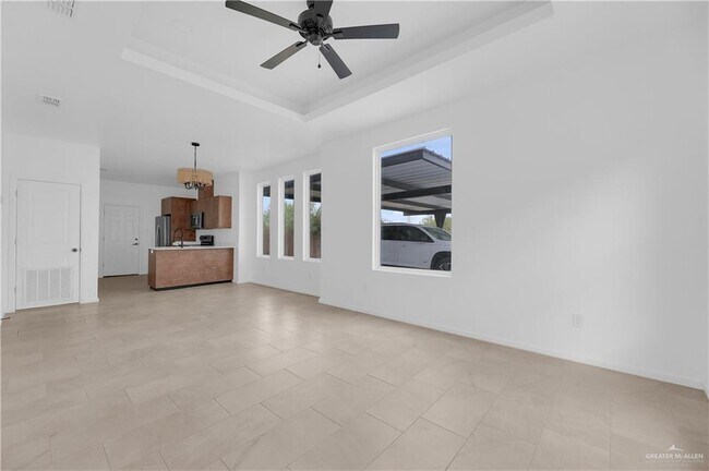 Building Photo - 16 E Mayfair St