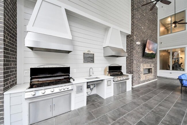 Building Photo - 4840 N Shepherd Dr