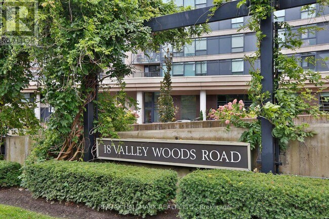Photo du bâtiment - 18 Valley Woods Rd