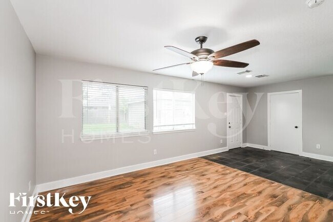Foto del edificio - 256 Rolling Brook Drive