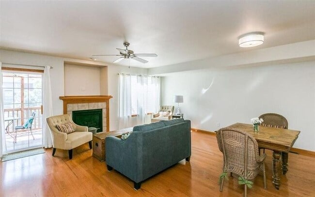 Foto del edificio - $1,975 | 3 Bedroom, 2.5 Bathroom Town Home | Pet Friendly* | Available for an August 1st, 2026 Mo...