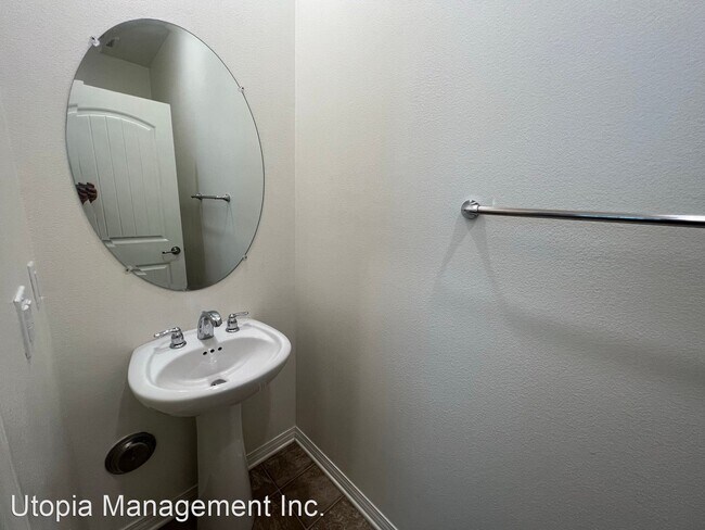 Foto del edificio - 3 br, 2.5 bath House - 13998 Blossom Way,