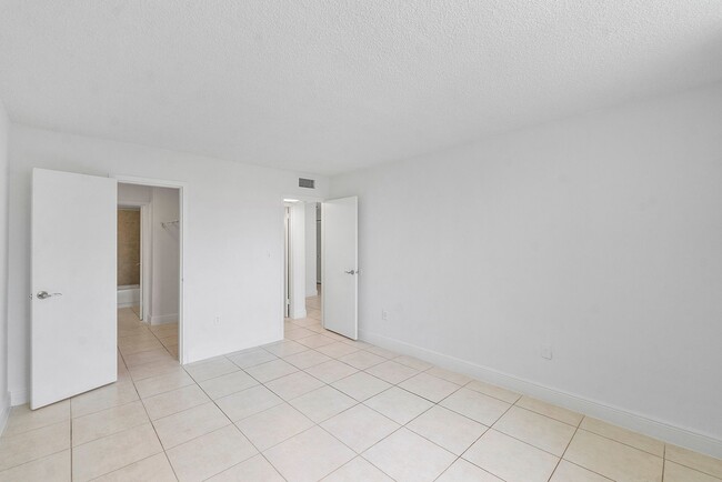 Building Photo - 1805 Sans Souci Blvd