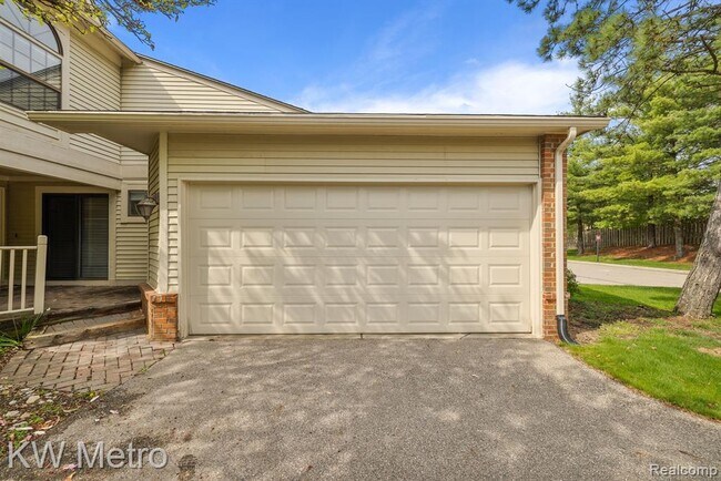 Foto del edificio - 5652 Drake Hollow Dr E