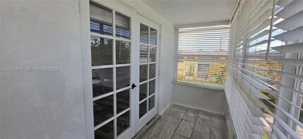 Building Photo - 20201 NE 29th Ct
