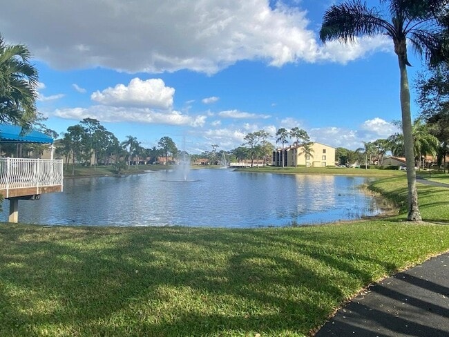 Foto del edificio - 536 Shady Pine Way