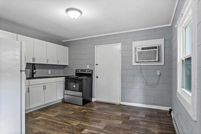 Foto del edificio - 719 Woodland Rd