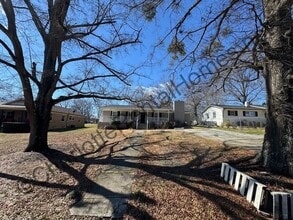 Building Photo - 303 Turner St