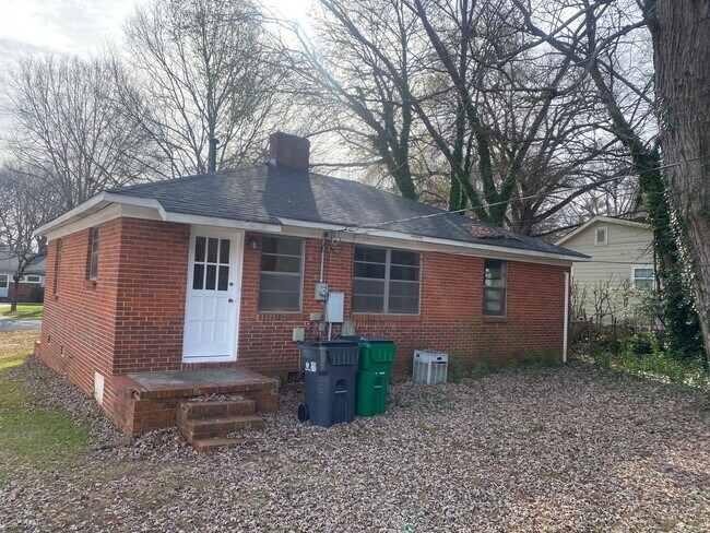 Building Photo - 4640 General Pershing Dr