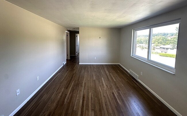 Building Photo - 416 Macbeth Dr