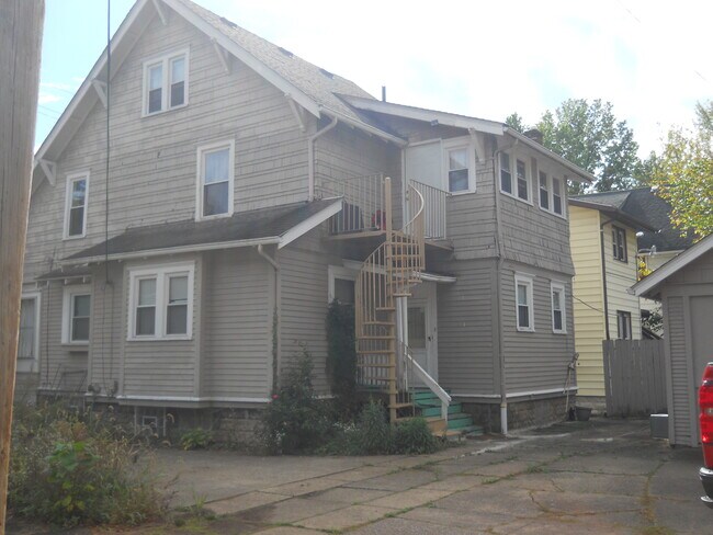 Building Photo - 104 Burton Ave
