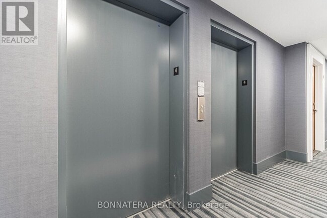 Building Photo - 10 Lagerfeld Dr