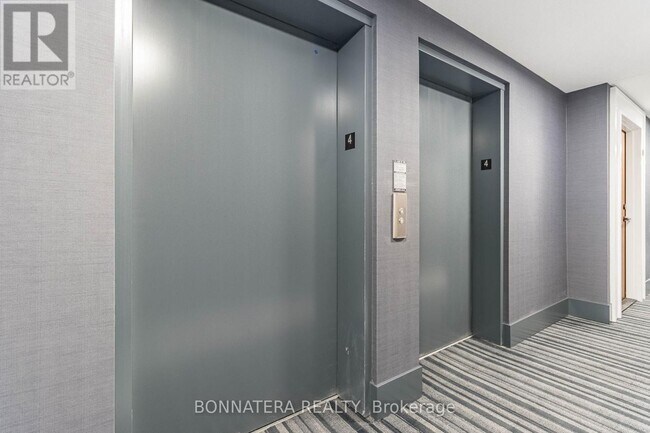 Photo du bâtiment - 10 Lagerfeld Dr