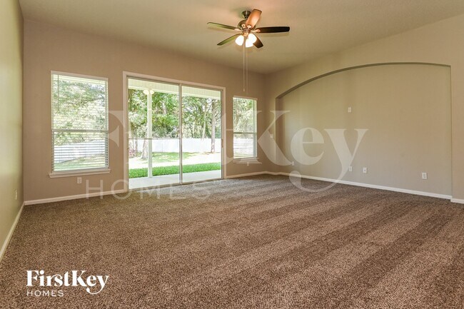 Foto del edificio - 13915 Ponderosa Pine Dr E